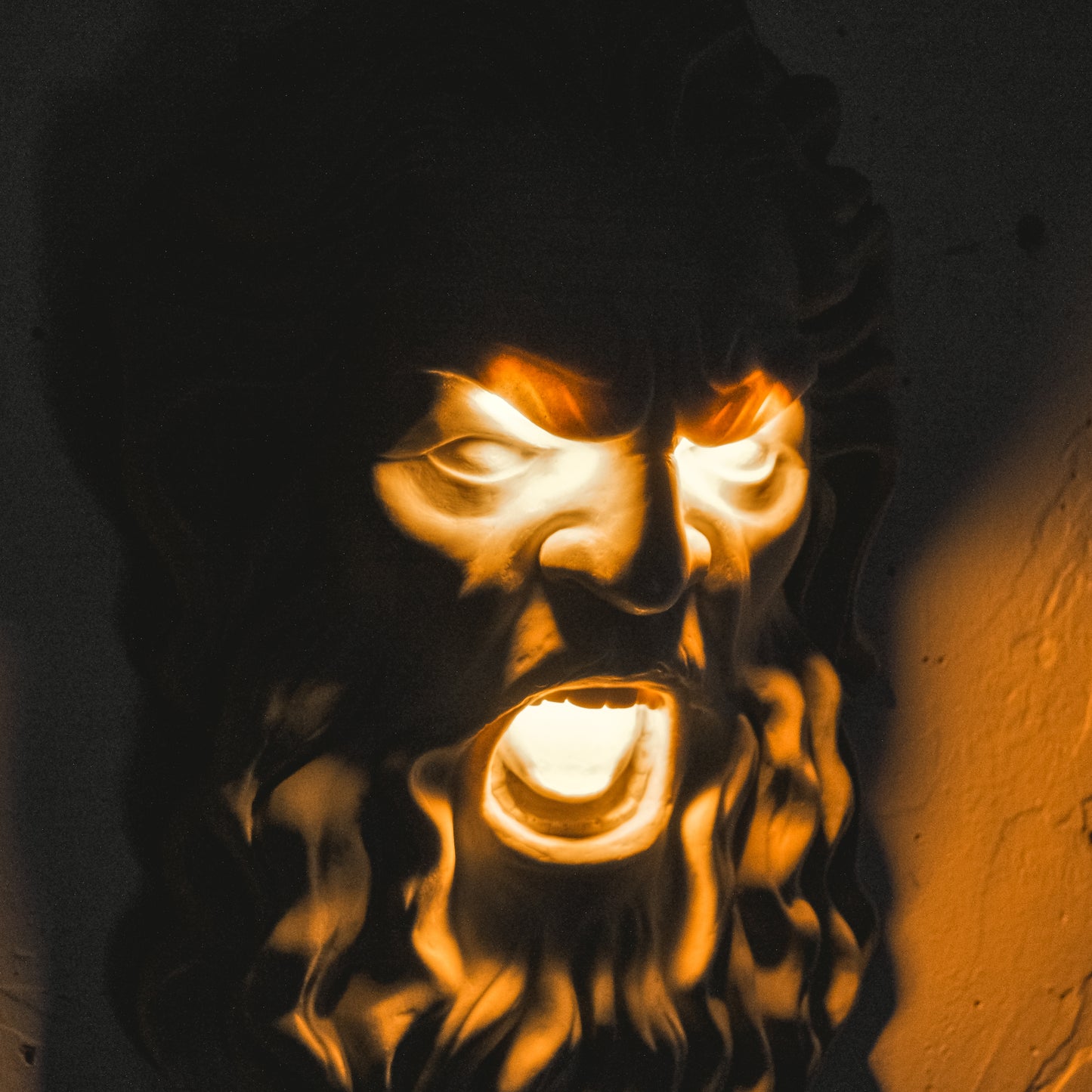 Zeus Beyaz